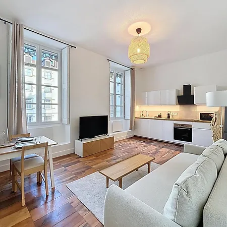 Marche Des Halles Sur Cour Ascenseur, Hypercentre Apartment *