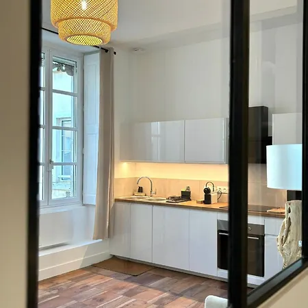 Marche Des Halles Sur Cour Ascenseur, Hypercentre Apartment *
